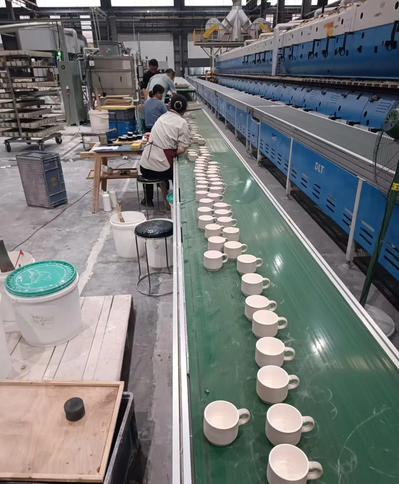 Ceramic cups moving through YONGXI production line