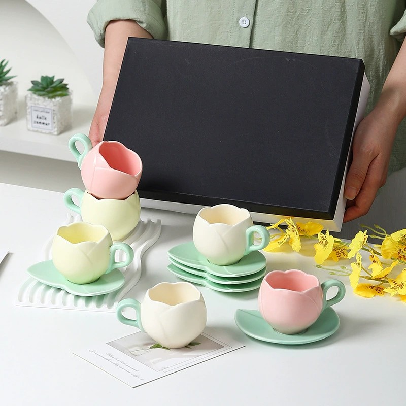 Product Tulip Pattern Cup And Saucer Set Thumb 3